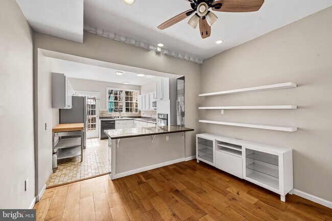 Foto del edificio - 2315 Eastern Ave