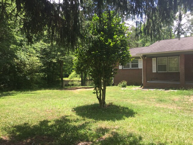 Building Photo - Large 3 Bedroom 2 Bath Home in Clover. Per...