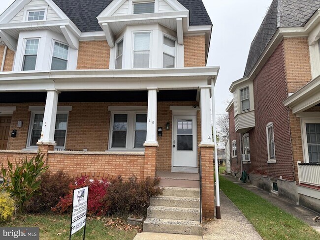 Foto del edificio - 15 E Brown St