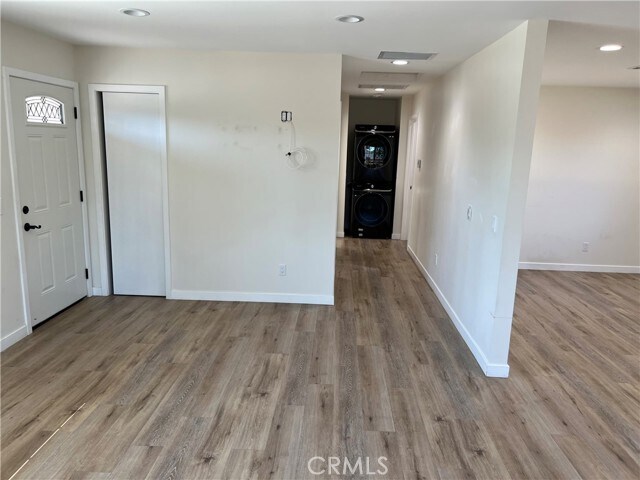 Building Photo - 334 N Soldano Ave
