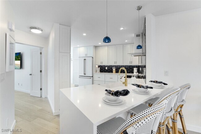 Foto del edificio - 8345 Excalibur Cir