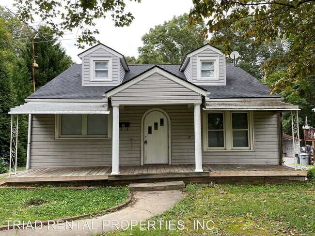 Building Photo - 4 br, 1.5 bath House - 619 E. SALISBURY ST.