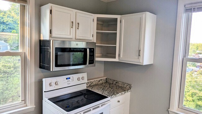 Foto del edificio - 90 Gibbs Avenue, Unit 3