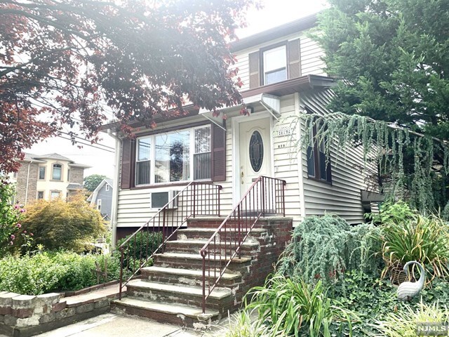 Primary Photo - 679 Jefferson Ave