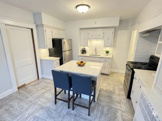 Foto del edificio - 214 Commonwealth Ave