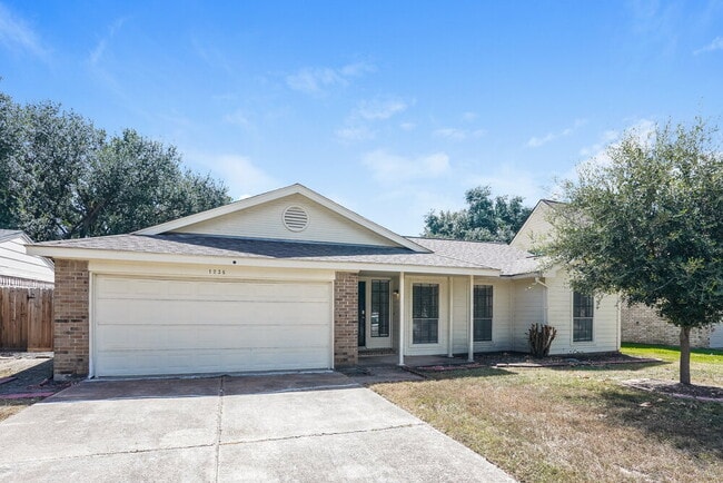 Building Photo - 1235 Park Ln