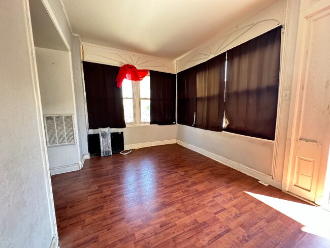 Building Photo - 1501 W Erie Ave