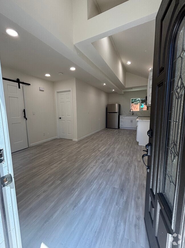 Building Photo - 2049 Via Alexandra