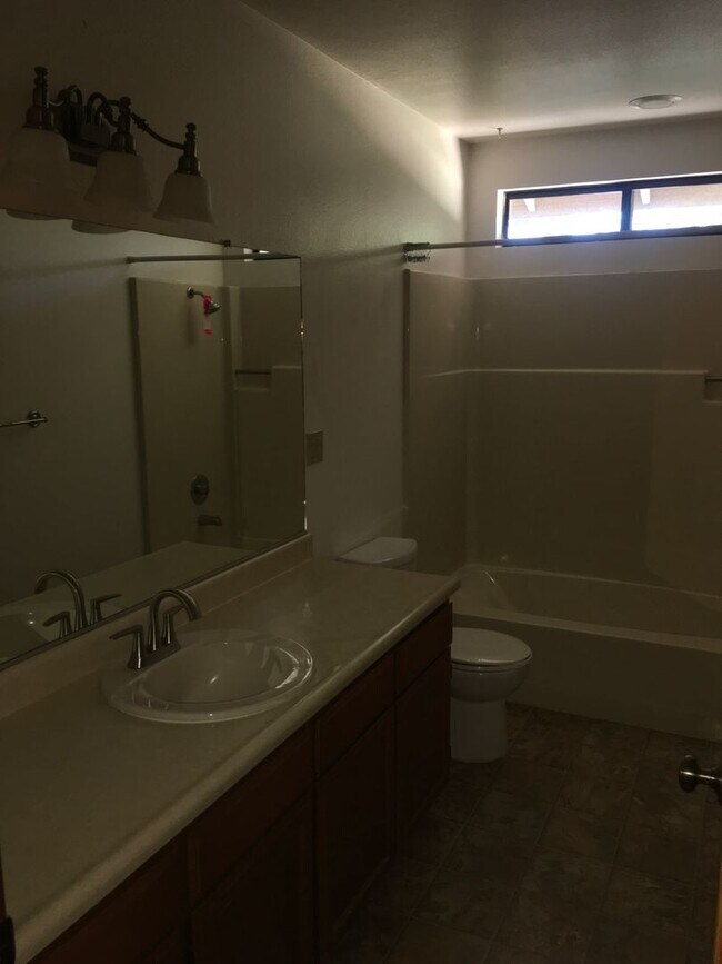 Foto del edificio - Oak Haven Neighborhood 3 bedroom  in Cul-De-Sac