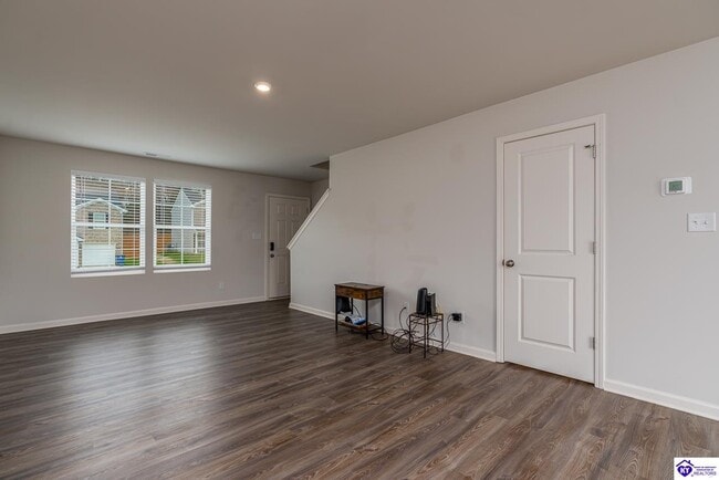 Building Photo - 138 Red Hawk Dr