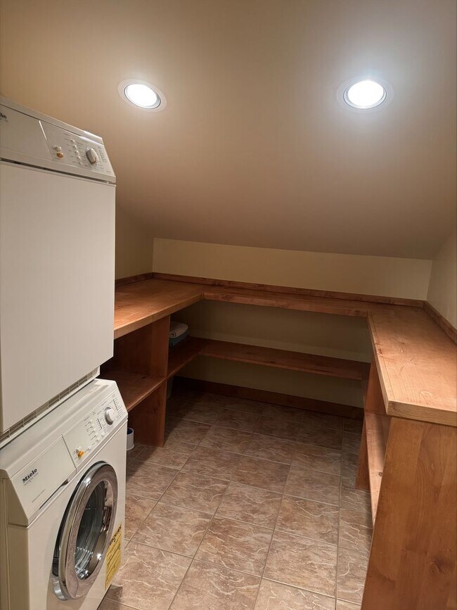 Foto del edificio - Private & Fully Furnished 1-Bedroom ADU with Garage Parking!