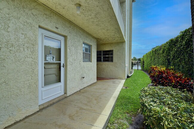Building Photo - 646 Snug Harbor Dr