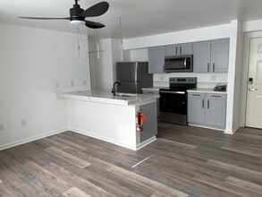 Building Photo - 150 N Main St