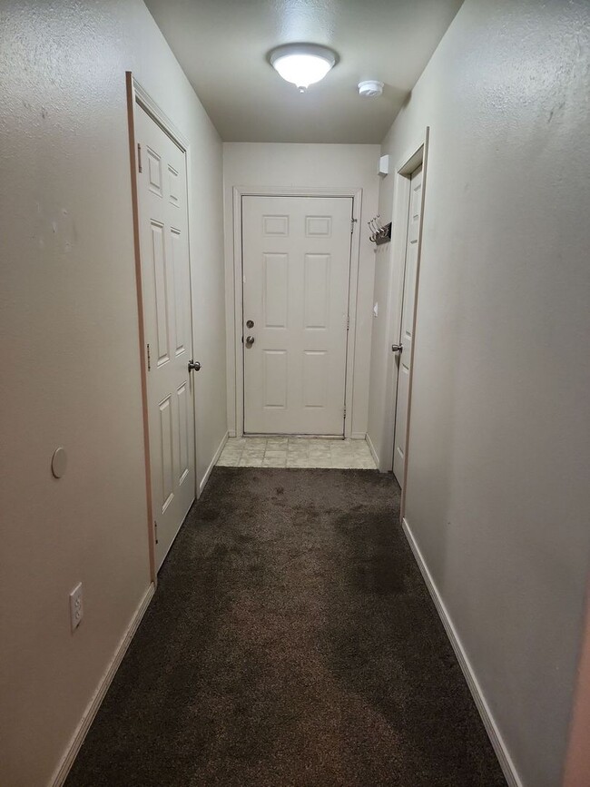 Building Photo - 3 bed 2 bath w/ garage in Ephrata