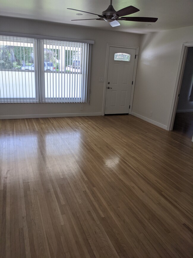 Living room - 1940 Grand Oaks Ave