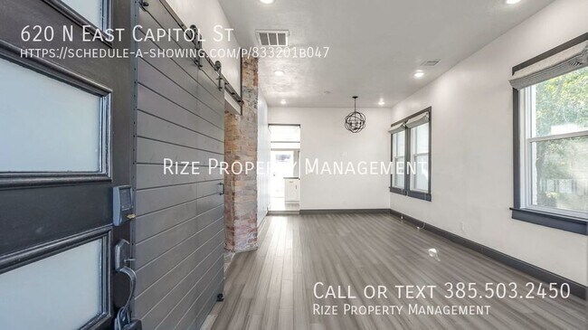 Foto del edificio - Luxury, Location, and Convenience.