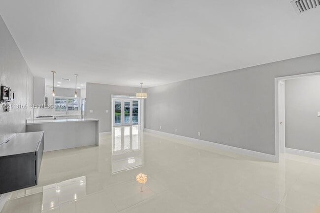 Building Photo - 7108 Laurel Ln