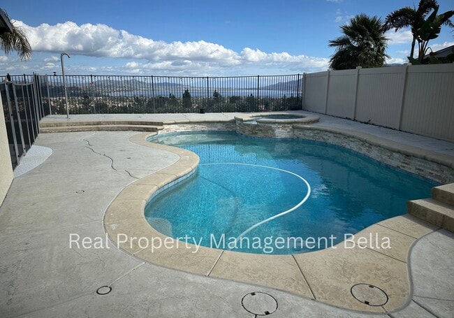 Foto del edificio - Lakeview Pool Retreat in a Private Cul-de-Sac Setting