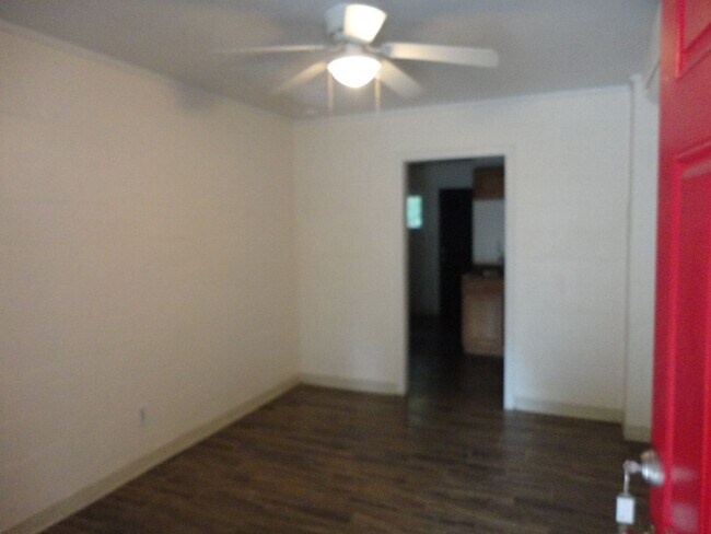Foto del edificio - Nice recently Remodel 2 bedroom/1 bath duplex