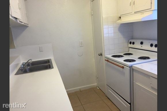 Foto del edificio - 8351 Park Place Blvd