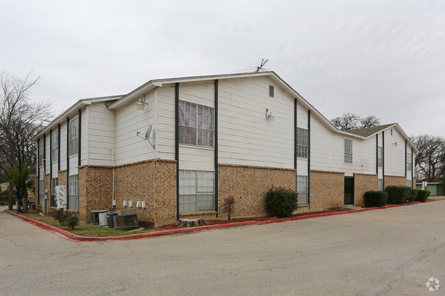 Oak Tree Apartments - Oaktree Apartments