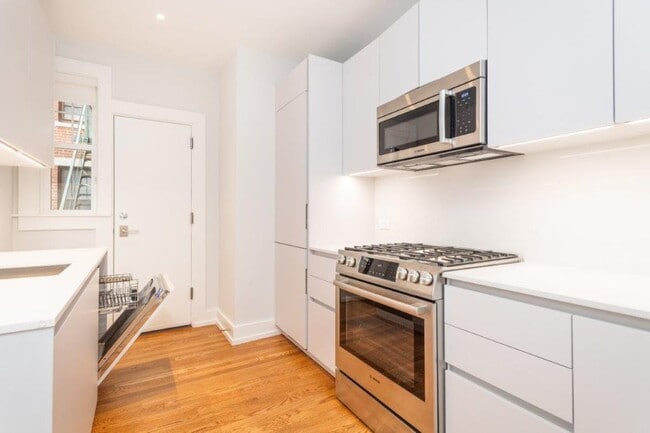 Photo - 17 Forest St Apartment