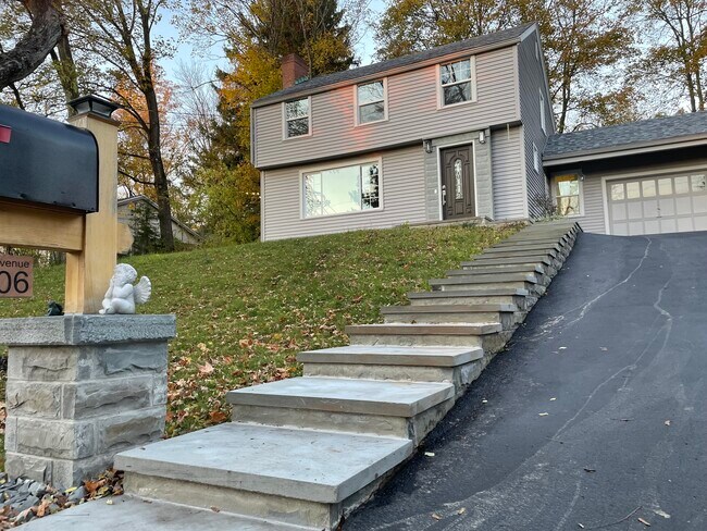 Foto del edificio - 206 Eastwood Ave