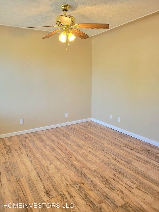 Building Photo - 3 br, 1 bath House - 6 Georgetown Dr.