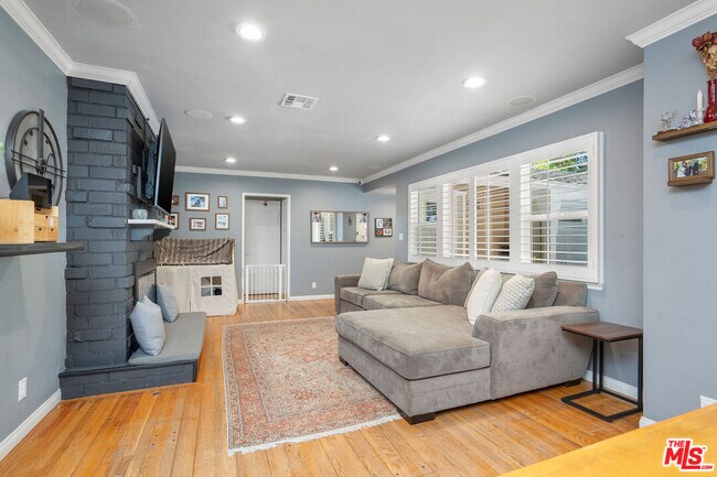 Foto del edificio - 5146 Topanga Canyon Blvd