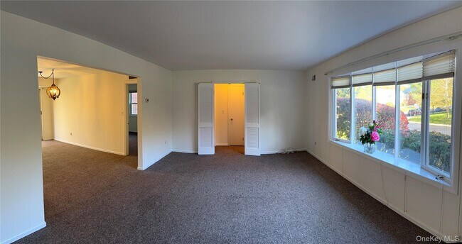 Foto del edificio - 13 Essex Ln