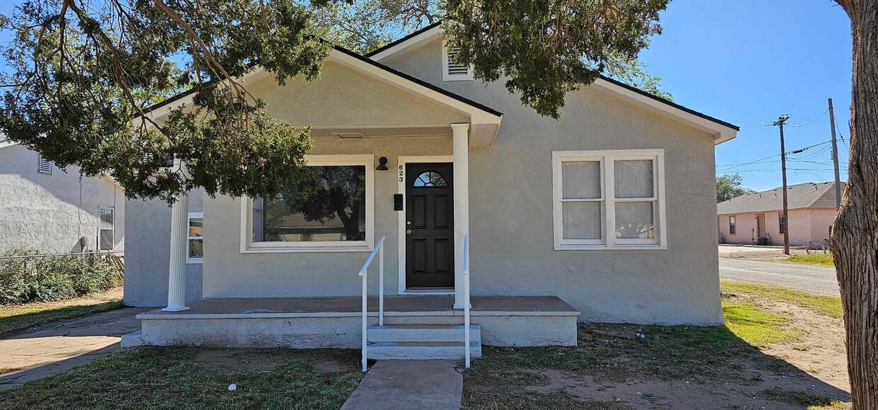 Foto principal - This adorable, newly remodeled home is rea...