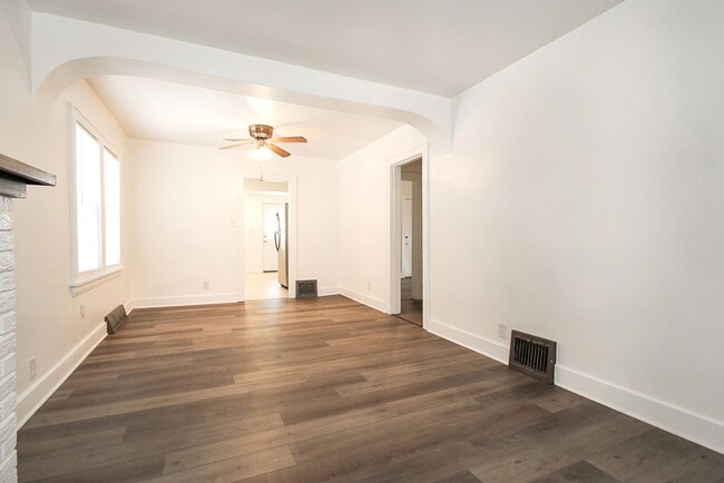 Building Photo - Beautiful remodeled 2 BR home