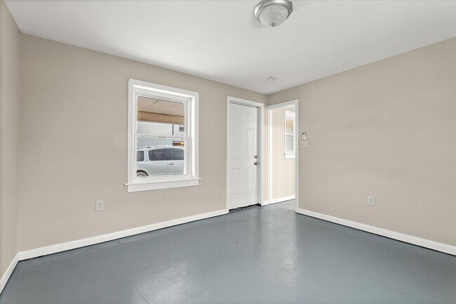 Building Photo - 205 E Main St