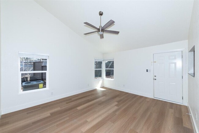 Foto del edificio - 2704 Catalina Dr