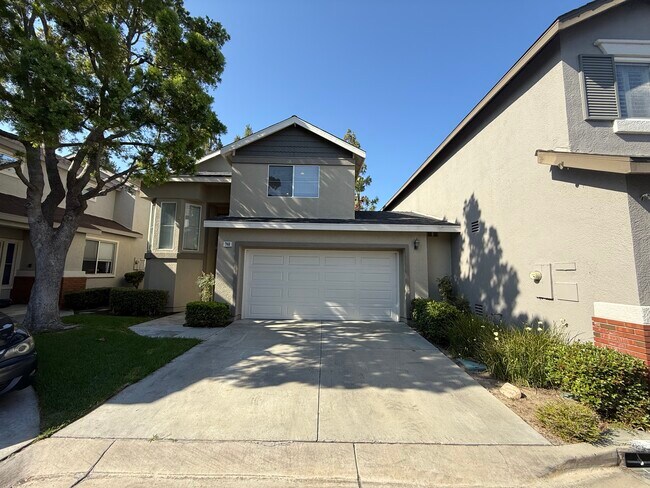 Foto del edificio - 748 North Siavohn Drive