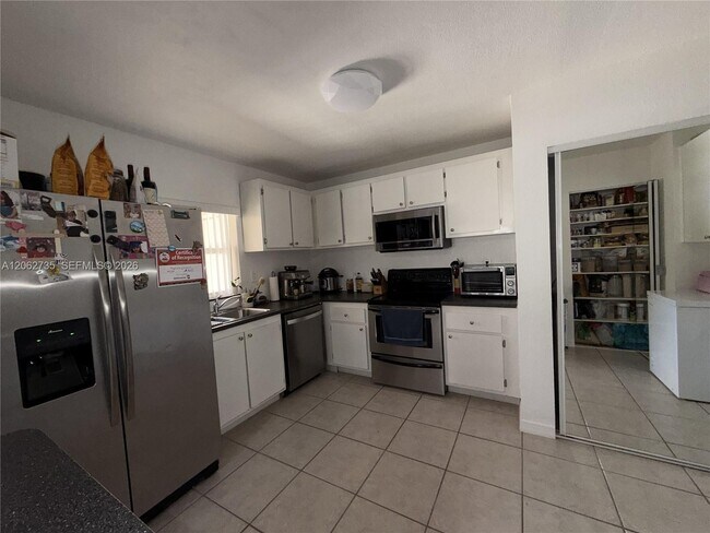 Building Photo - 12193 Royal Palm Blvd