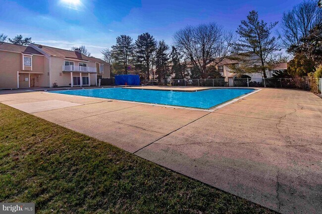 Foto del edificio - 210 Kings Croft Dr