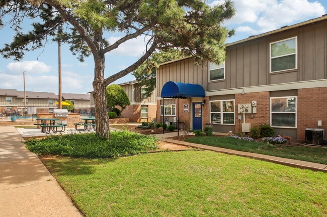 Building Photo - Yukon Heights Apartments