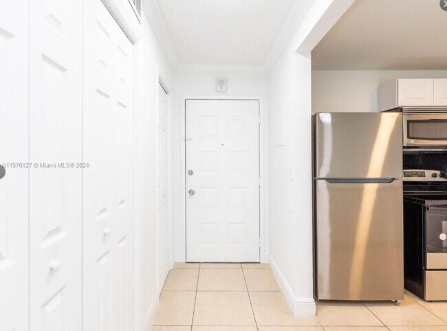 Building Photo - 6930 Miami Gardens Dr