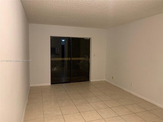 Building Photo - 4075 Lakeside Dr