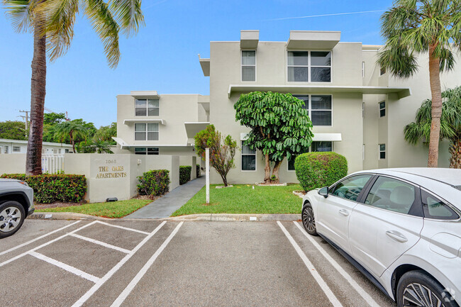 Building Photo - The Oaks Apartments