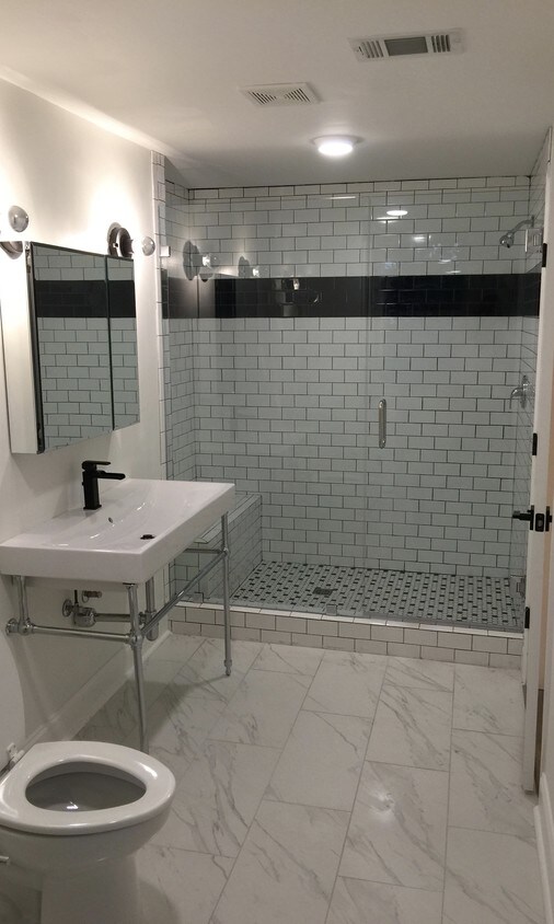 Foto principal - 827 N State St