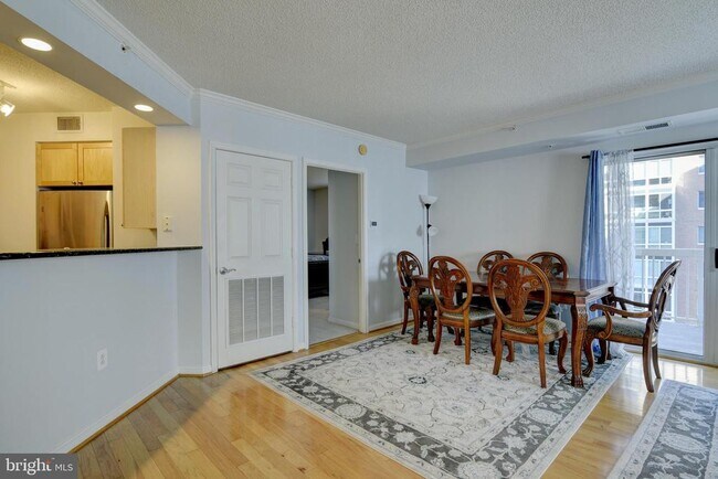 Foto del edificio - 3101 N Hampton Dr