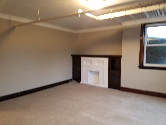 Vista de la sala de estar 2 - 4631 N Keating Ave