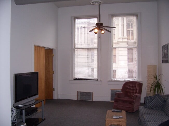 Foto del edificio - 122 N 3rd St