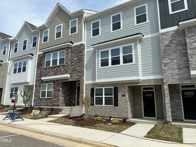 Foto del edificio - 701 Grafton Frst Ln