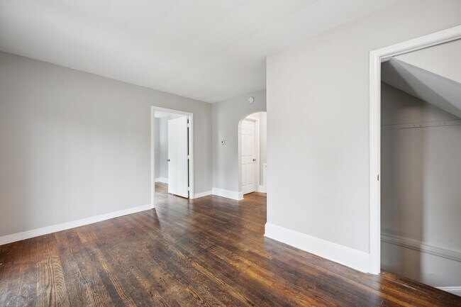 Foto del edificio - 4504 Guilford Rd
