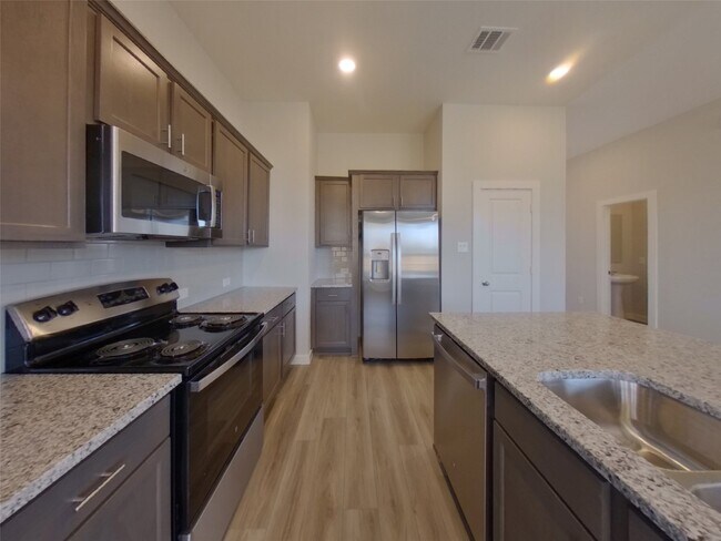 Foto del edificio - 2331 Cohorn Trl