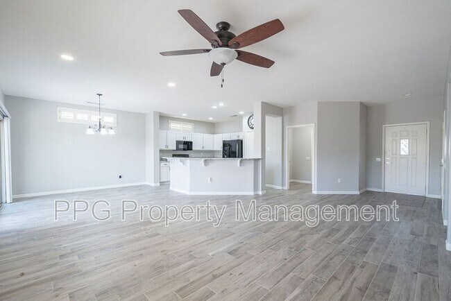 Foto del edificio - 16536 W Rock Springs Ln