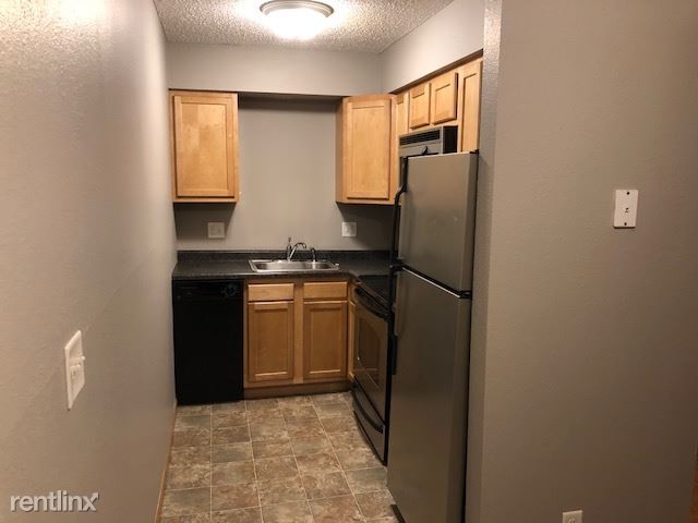 Building Photo - 4 br, 2 bath  - 902 N Dodge St Apt C1-C2